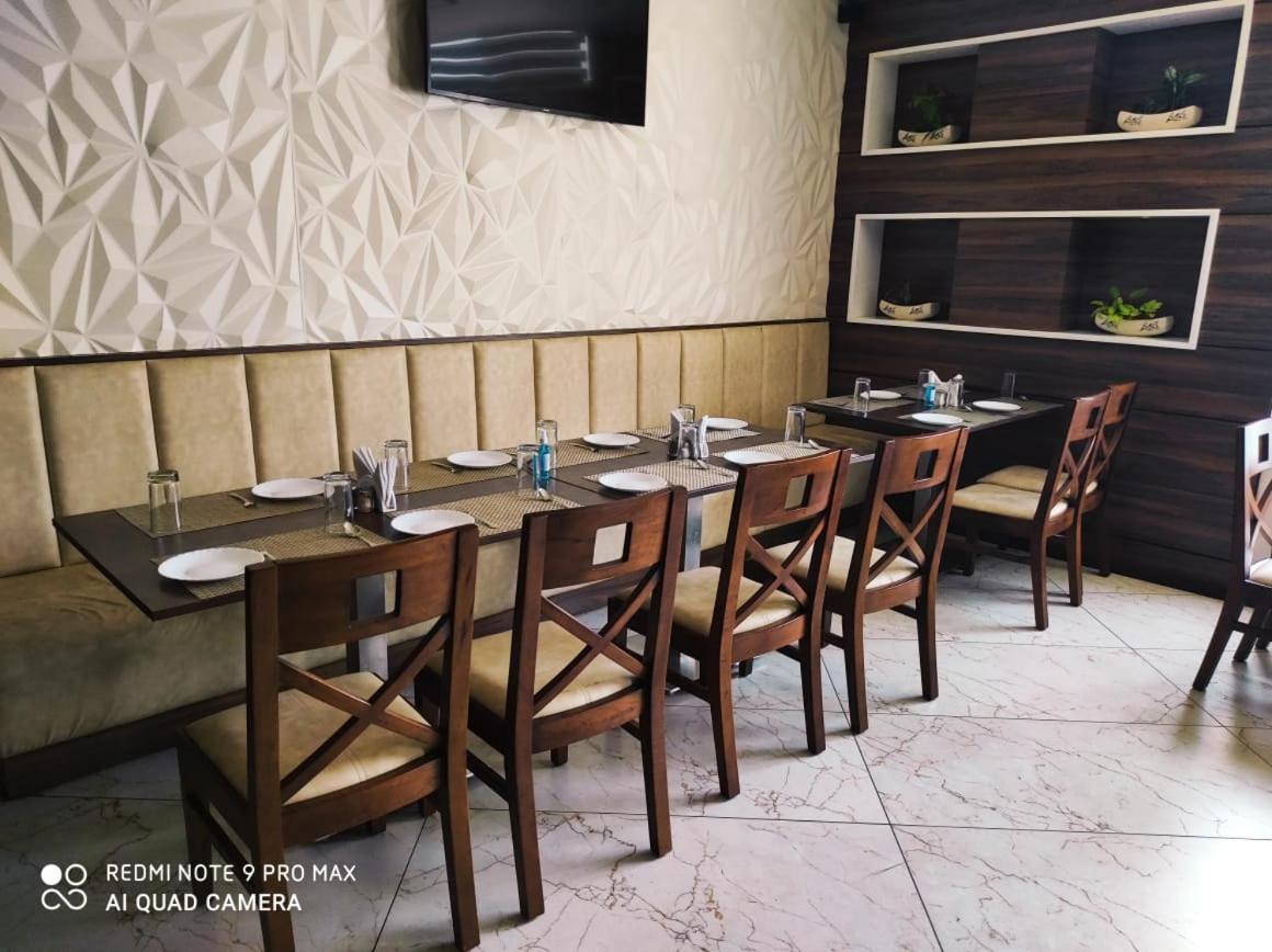 Hotel Shlok  Kolhápur Kültér fotó