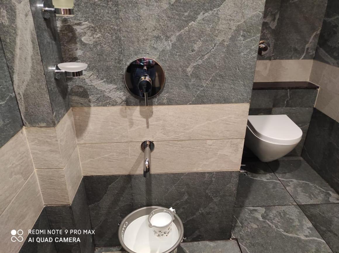 Hotel Shlok  Kolhápur Kültér fotó