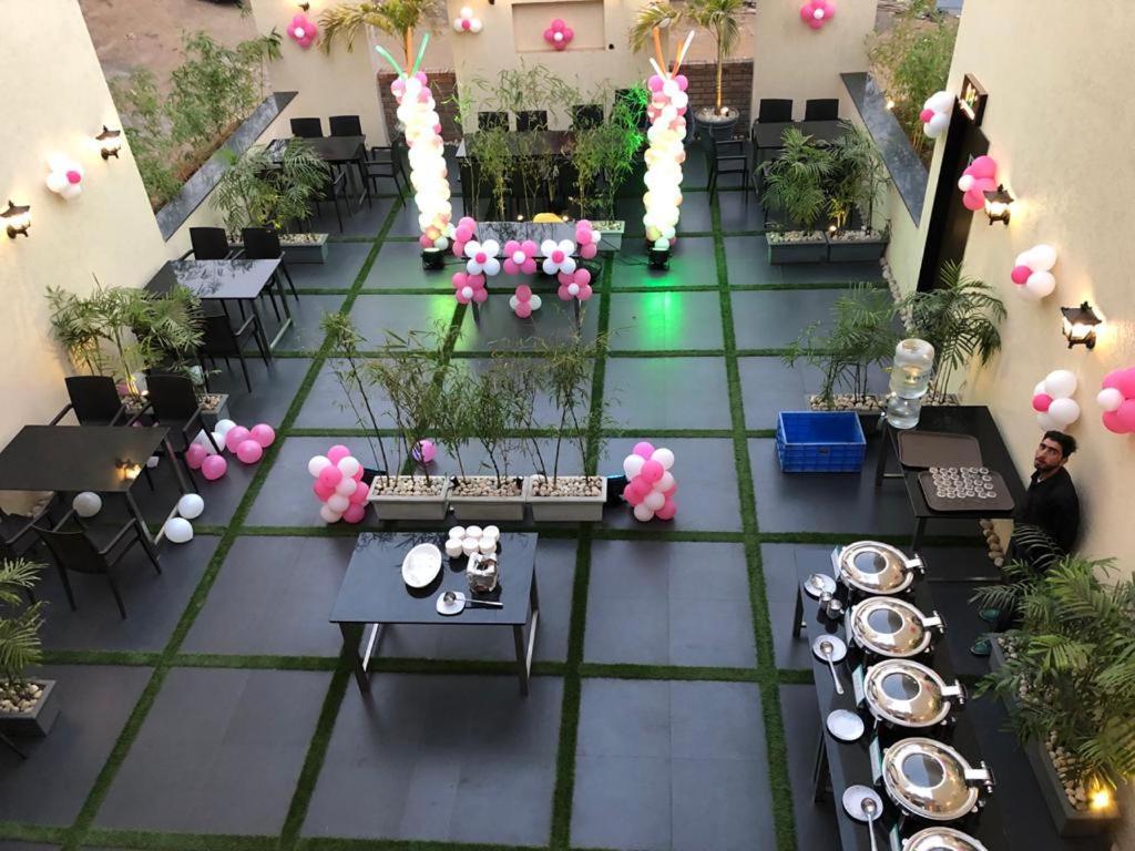 Hotel Shlok  Kolhápur Kültér fotó