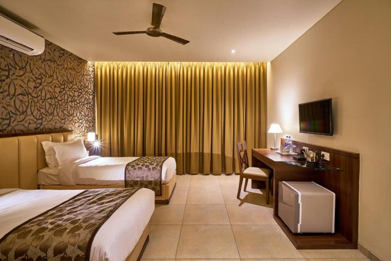 Hotel Shlok  Kolhápur Kültér fotó