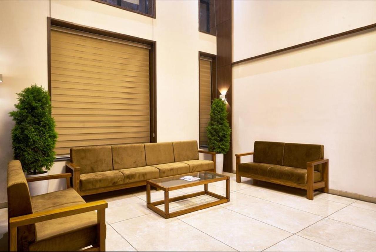 Hotel Shlok  Kolhápur Kültér fotó