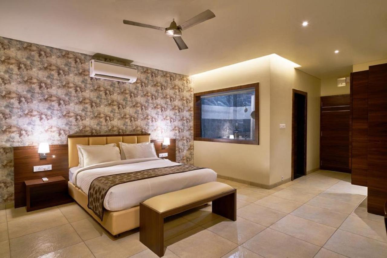 Hotel Shlok  Kolhápur Kültér fotó