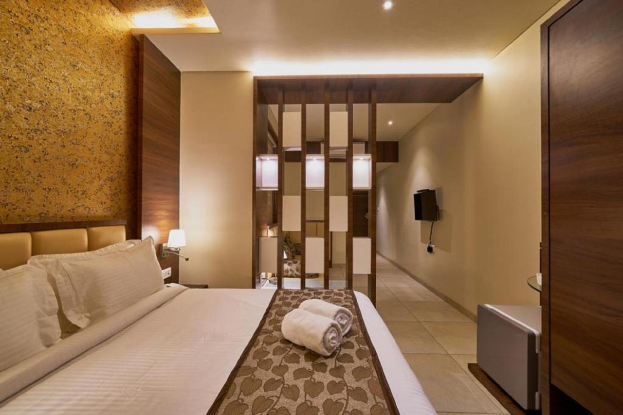 Hotel Shlok  Kolhápur Kültér fotó