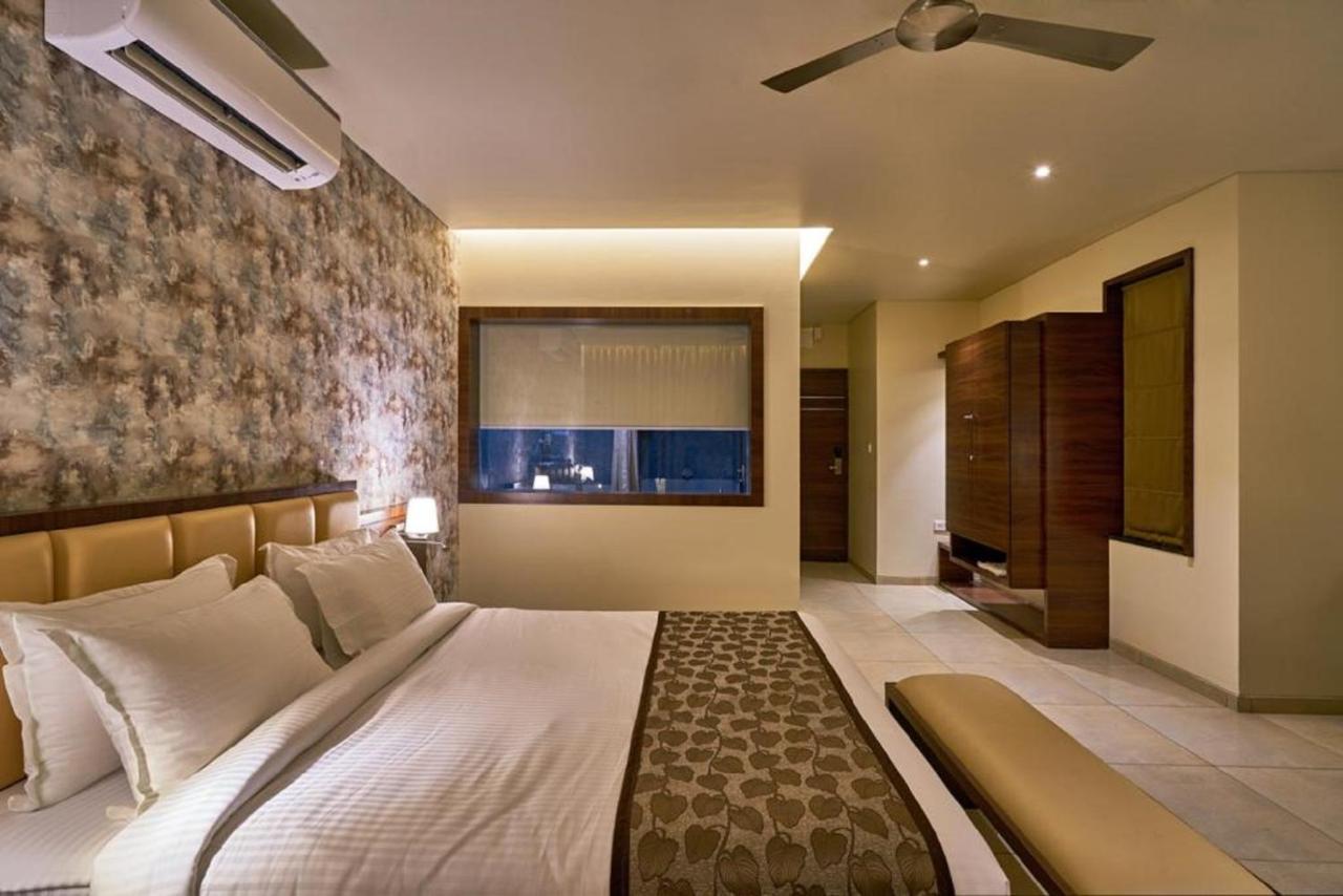 Hotel Shlok  Kolhápur Kültér fotó