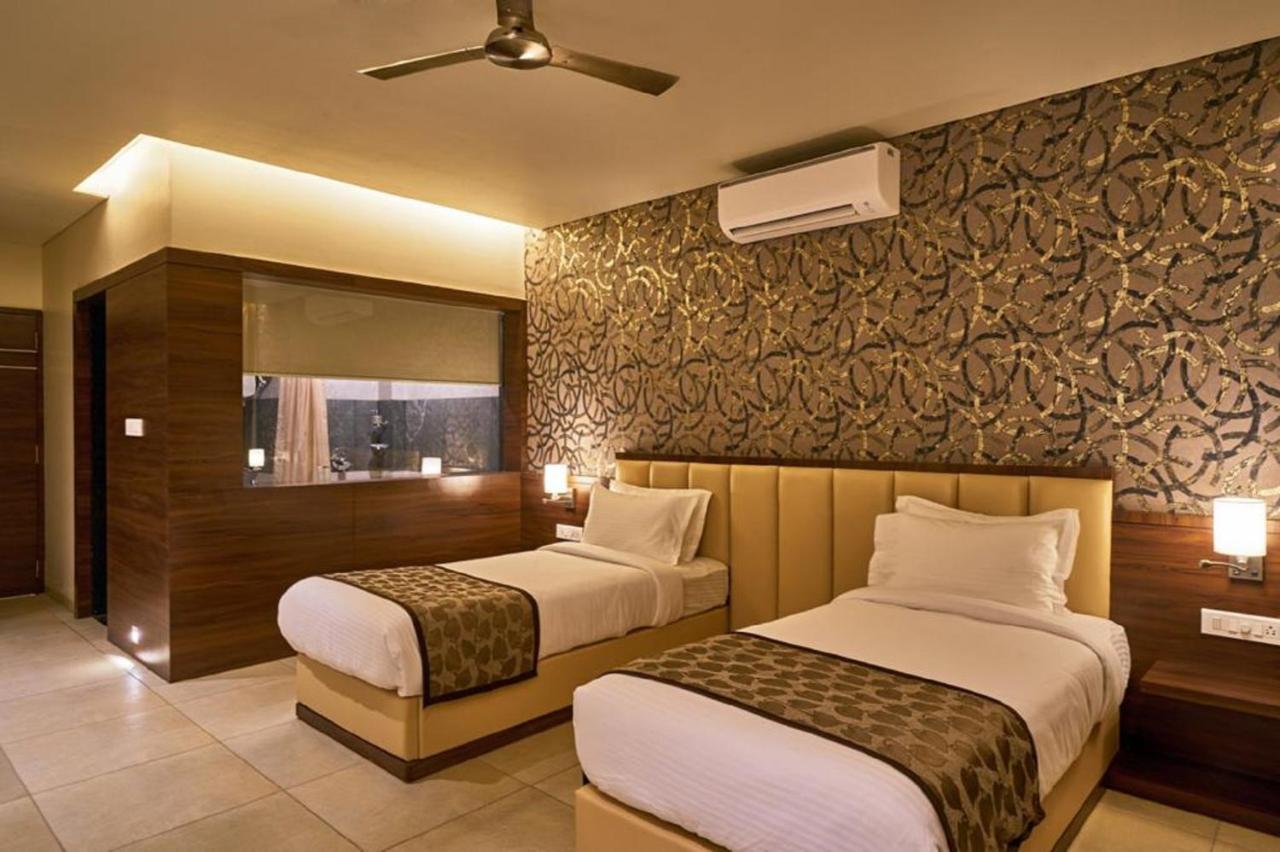 Hotel Shlok  Kolhápur Kültér fotó