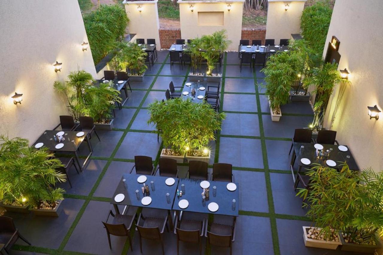 Hotel Shlok  Kolhápur Kültér fotó