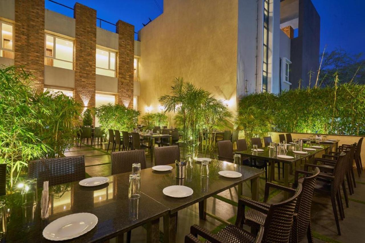 Hotel Shlok  Kolhápur Kültér fotó